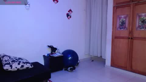 Snapshot of valerie_smile chatting on September 12, 8:01 am Valerie online show from September 12, 8:01 am