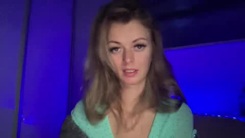 Valerie  online show from December 16, 7:00 pm