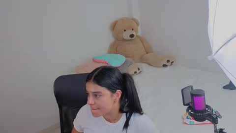 valerihouse_ online show from May 7, 1:54 am