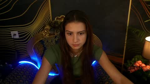 Snapshot of valeryroyale chatting on December 18, 2:28 pm Valery online show from December 18, 2:28 pm