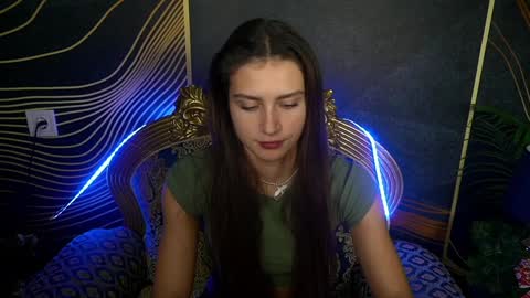 Snapshot of valeryroyale chatting on December 10, 2:39 pm Valery online show from December 10, 2:39 pm