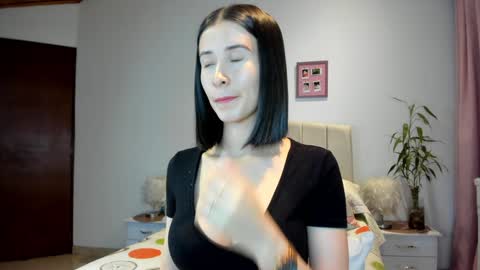 Snapshot of vallejo_macarena chatting on January 24, 1:03 am Macarena online show from January 24, 1:03 am