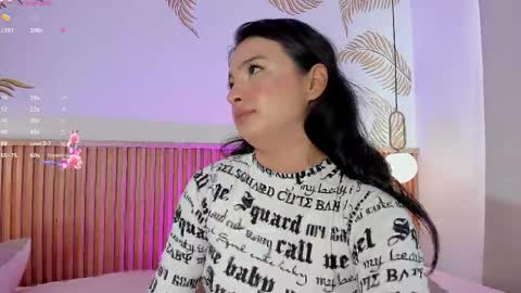 valleriie_ online show from April 12, 4:43 pm