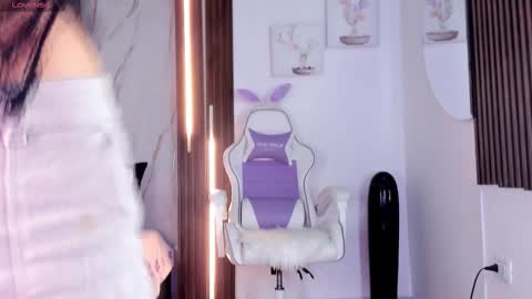 Vallolet Peach  online show from January 17, 12:01 pm