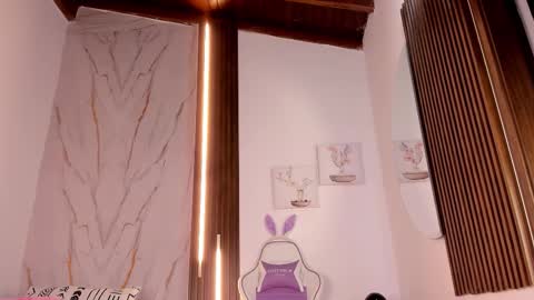 Vallolet Peach  online show from November 20, 11:44 am