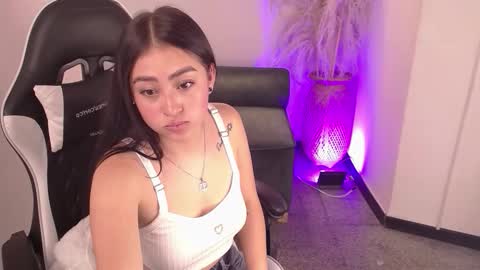 vallolett__ online show from November 20, 6:53 pm