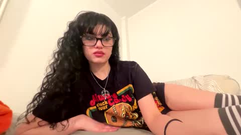 Snapshot of vampgatita chatting on September 19, 12:42 am vampgatita online show from September 19, 12:42 am