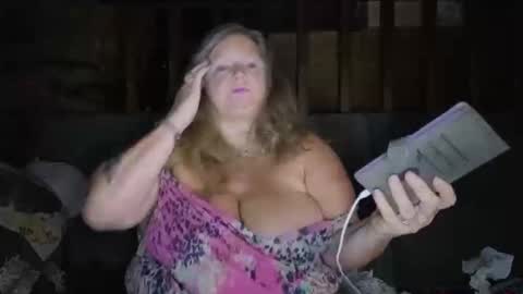 Snapshot of vampwoman chatting on September 18, 6:01 am vampwoman online show from September 18, 6:01 am