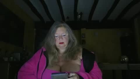 vampwoman online show from November 17, 7:20 am