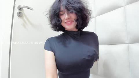 Snapshot of vanandjuani chatting on September 16, 9:28 am vanessa online show from September 16, 9:28 am
