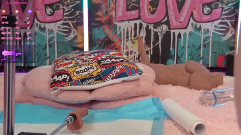 Snapshot of vanessa_love chatting on December 31, 10:15 am  Vanessa  online show from December 31, 10:15 am