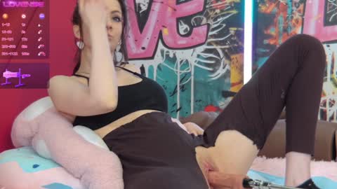 Snapshot of vanessa_love chatting on March 6, 3:35 pm  Vanessa  online show from March 6, 3:35 pm