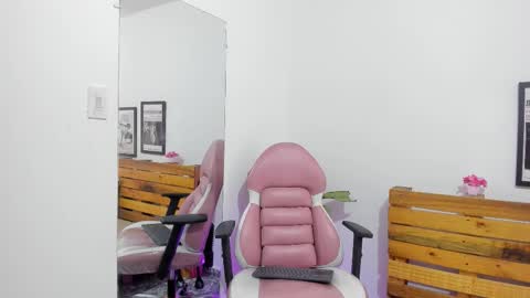 Vanessa  online show from February 14, 1:46 pm