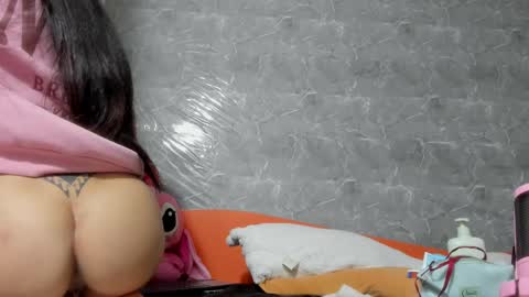 vanessaadol online show from March 8, 8:40 am