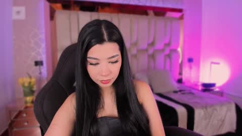 vanessaduval online show from September 11, 5:41 am