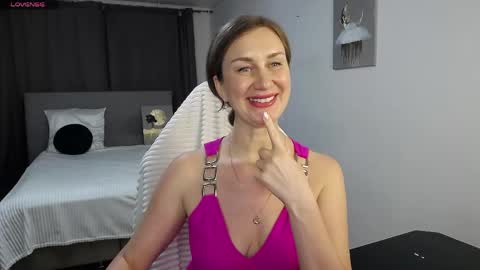 Vanessa  online show from April 19, 6:10 pm