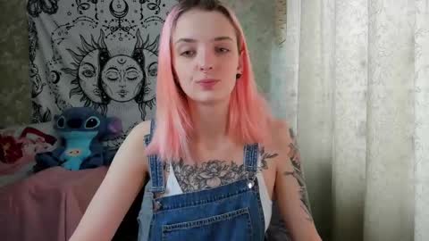 Snapshot of vanilla_arya chatting on February 4, 7:40 am Adelina online show from February 4, 7:40 am