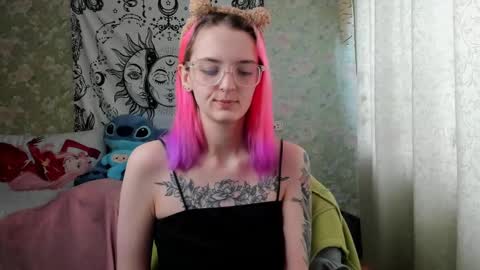 Snapshot of vanilla_arya chatting on February 28, 7:48 am Adelina online show from February 28, 7:48 am