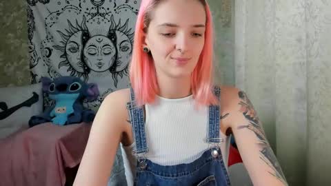 Snapshot of vanilla_arya chatting on December 28, 8:16 am Adelina online show from December 28, 8:16 am