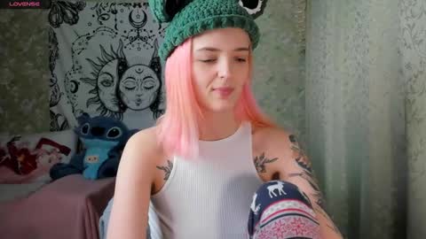 Snapshot of vanilla_arya chatting on January 4, 9:54 am Adelina online show from January 4, 9:54 am