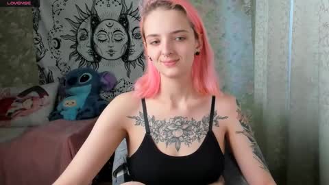 Snapshot of vanilla_arya chatting on December 2, 8:48 am Adelina online show from December 2, 8:48 am