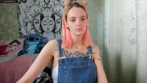Snapshot of vanilla_arya chatting on January 11, 7:28 am Adelina online show from January 11, 7:28 am