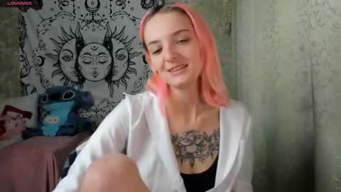 Snapshot of vanilla_arya chatting on December 19, 9:51 am Adelina online show from December 19, 9:51 am