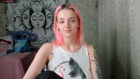 Snapshot of vanilla_arya chatting on December 8, 10:19 am Adelina online show from December 8, 10:19 am