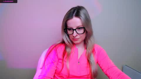 Mia online show from February 10, 8:39 am