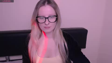 Mia online show from October 29, 8:07 am