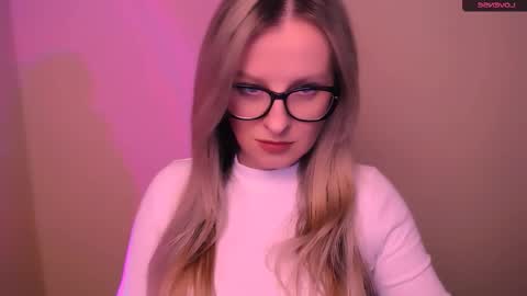 Mia online show from March 1, 6:07 pm