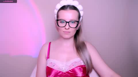 Mia online show from February 14, 9:11 am