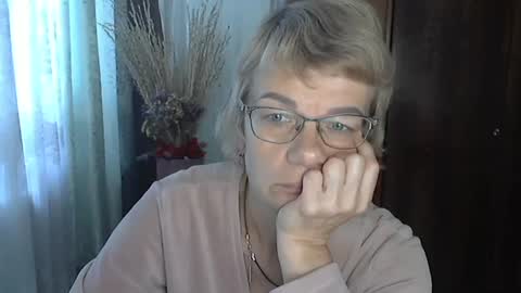 Vanillaxcreamy online show from November 1, 8:51 am