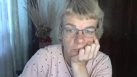 Vanillaxcreamy online show from October 18, 12:41 pm