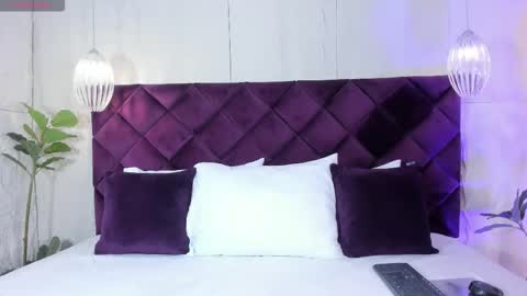 V A N N E S A   online show from October 25, 12:02 pm