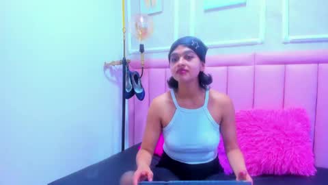 velvet_giirll online show from May 25, 3:22 pm