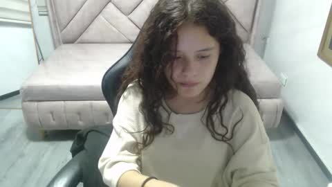 velvet_moon_v online show from February 17, 8:19 pm