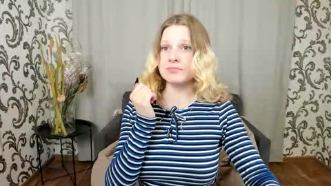 velvet_peach_ online show from November 14, 11:21 am