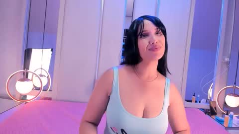 Velvet Doll  online show from October 20, 5:21 am