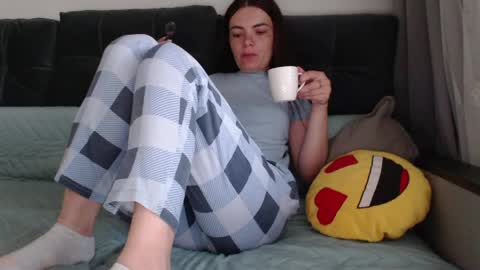 velvetmoon123 online show from April 17, 5:20 am