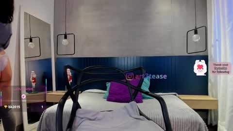 velvettease_ online show from December 18, 12:54 pm