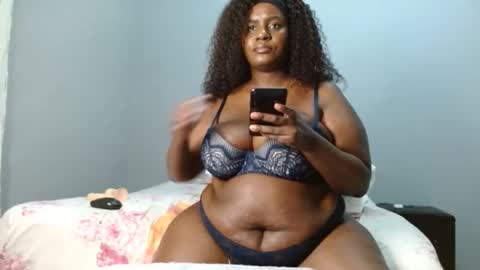 velvetychocolate1 online show from November 16, 2:24 am