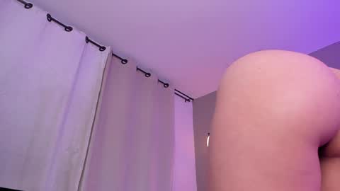 Snapshot of venus_reid chatting on February 3, 2:25 am venus_reid online show from February 3, 2:25 am