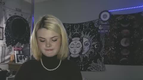 Miss Venus online show from November 12, 5:00 pm