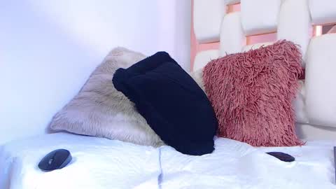 Venus online show from February 4, 6:33 pm