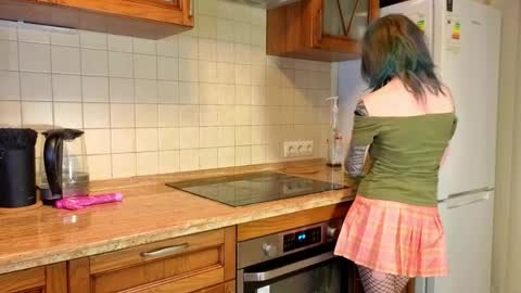 Erica online show from April 5, 8:52 pm