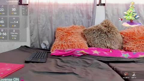 Snapshot of veronica_meller chatting on December 7, 1:40 pm Veronica online show from December 7, 1:40 pm