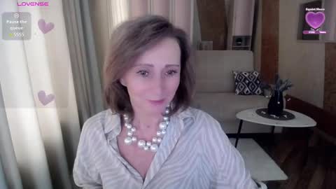 Snapshot of veronicagilbert chatting on February 12, 5:15 am Helen online show from February 12, 5:15 am