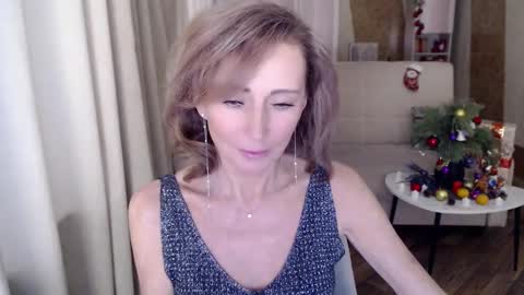 Snapshot of veronicagilbert chatting on December 28, 5:44 am Helen online show from December 28, 5:44 am