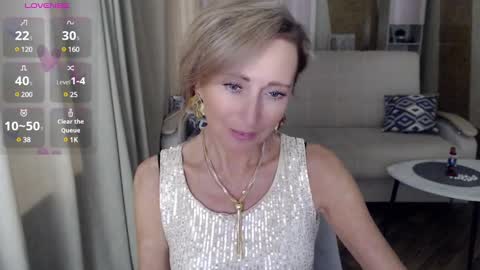 Snapshot of veronicagilbert chatting on December 12, 6:03 am Helen online show from December 12, 6:03 am